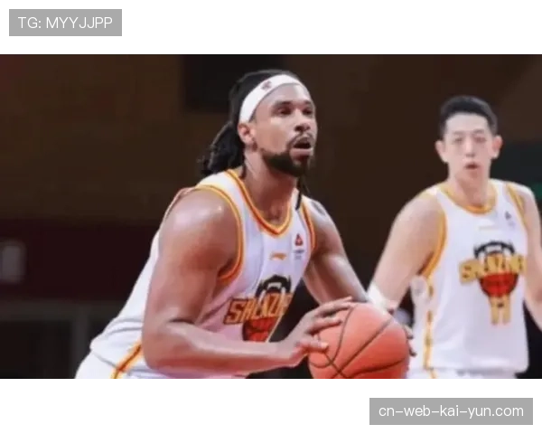 萨林杰扮演广东内线定海神针 33岁老将专注卡位与篮板控制 萨林杰扮演广东内线定海神针 33岁老将专注卡位与篮板控制